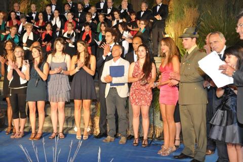 33.  Foto finale