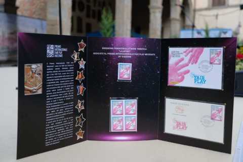 Francobollo celebrativo Premio Internazionale Fair Play Menarini