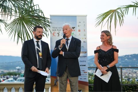 Filippo Paganelli (membro del Board della Fondazione Fair Play Menarini), Luciano Buonfiglio (Presidente del CONI) e Valeria Speroni Cardi (membro del Board della Fondazione Fair Play Menarini)