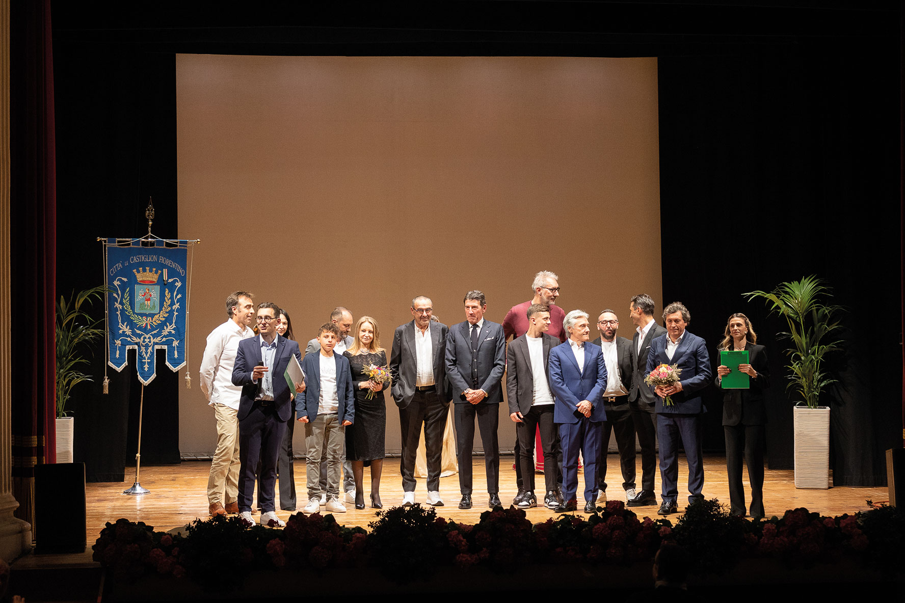 PARATA DI CAMPIONI AL VI GRAN GALÀ DELLO SPORT – CITTÀ DI CASTIGLION FIORENTINO PARATA DI CAMPIONI AL VI GRAN GALÀ DELLO SPORT – CITTÀ DI CASTIGLION FIORENTINO
